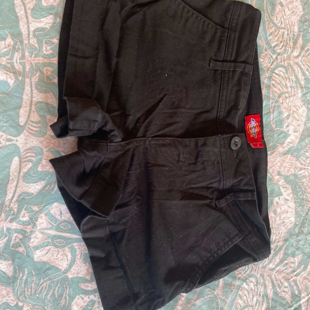 Size 3 Dickies shorts! Can fit 25-27